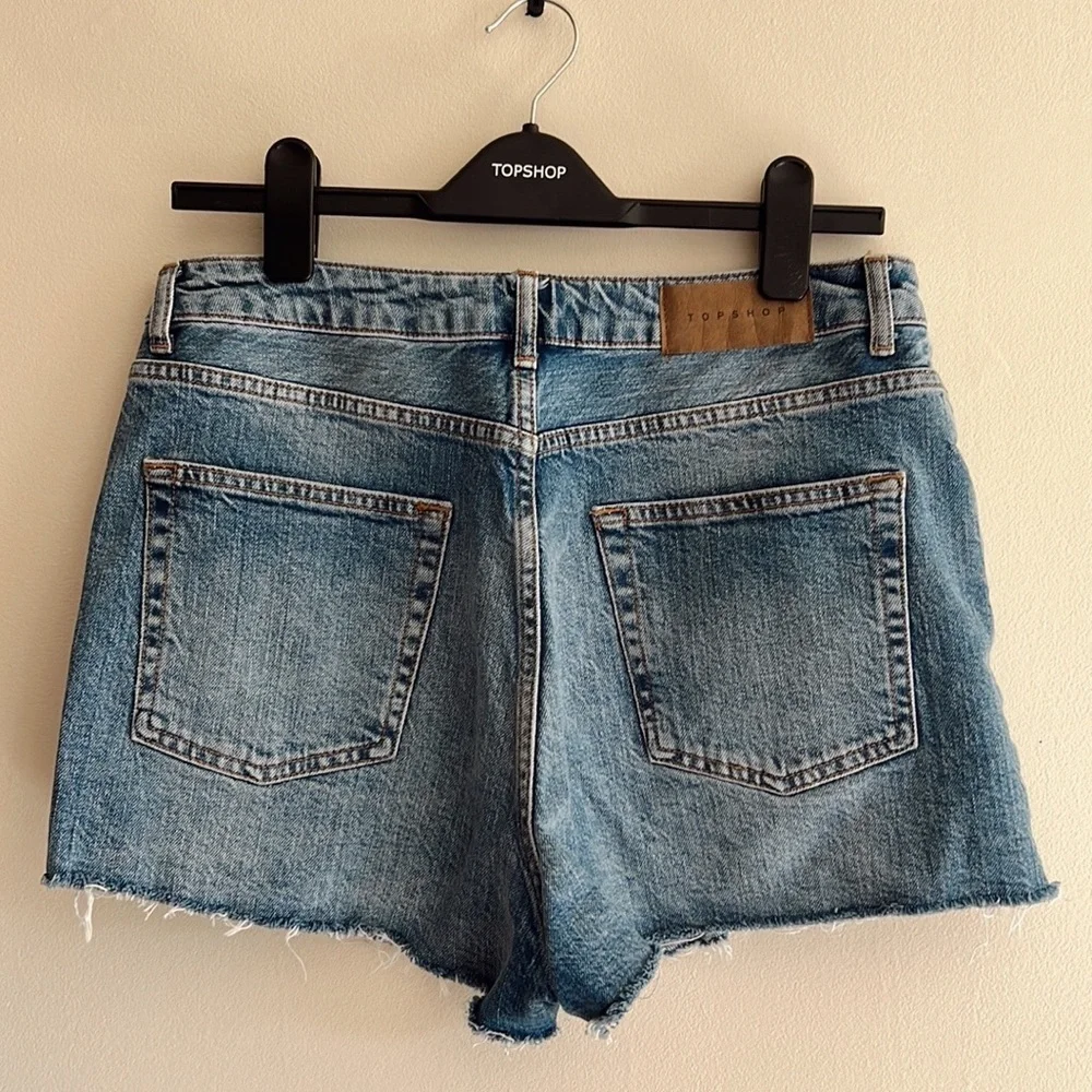 Topshop Cutoff Denim High Waisted Light Blue Raw Hem Mom Shorts - Like New!